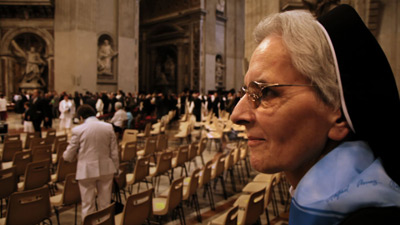 Schwester Ingrid nach der Heiligsprechung Rafaels im Petersdom