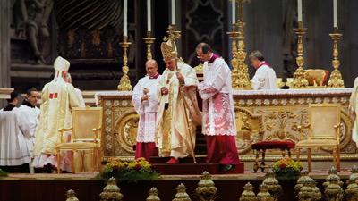Papst Benedikt XVI. während der Heiligsprechungsfeier, Rom