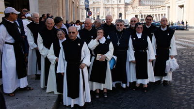 Trappist monks and nuns after canonization, Rome 2009